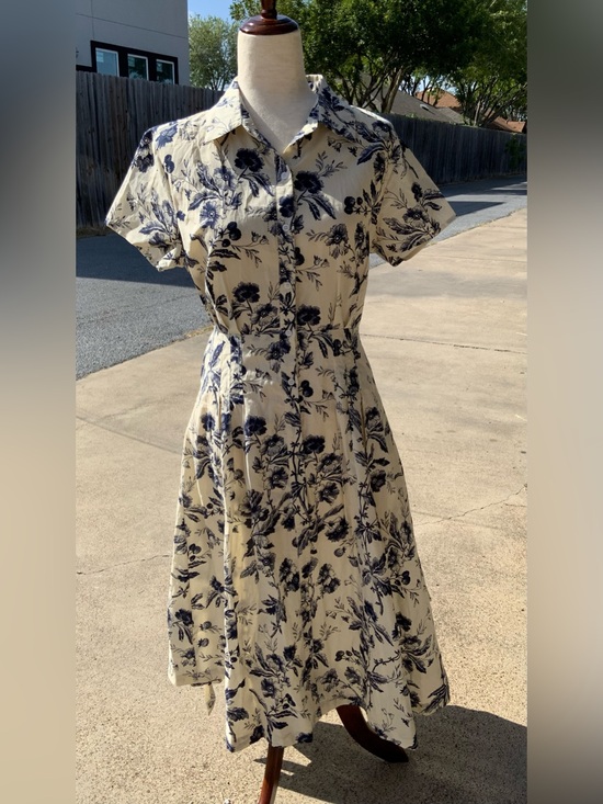 Aakaa Dresses & Skirts - Women's Aakaa Floral Button Down Midi Dress Beige Navy Size Medium
